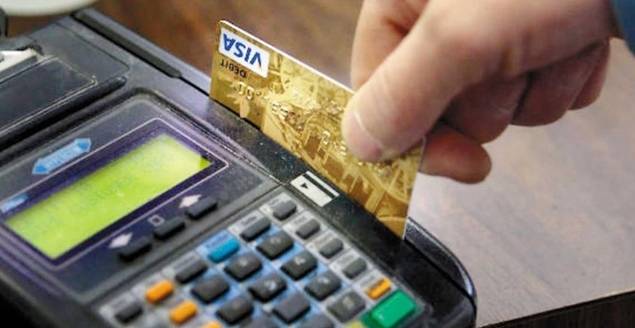 El 70,1 % de los españoles utiliza tarjetas para pagar compras online