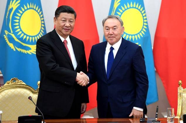 El presidente Xi visita pabellón chino en Expo de Astaná y pide mejor transporte transfronterizo