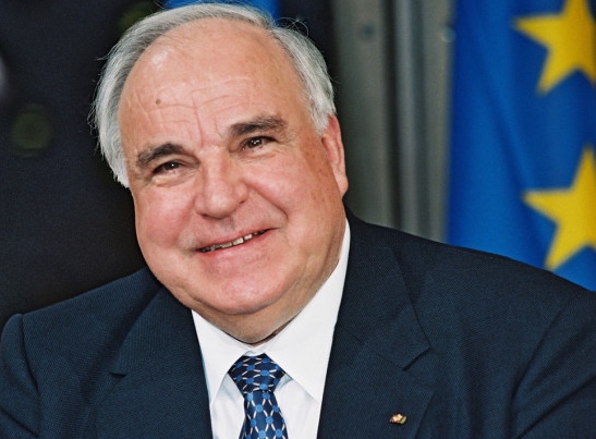 El día en que Helmut Kohl se comprometió con los gitanos