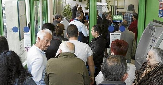 Los bancos españoles, los que más hacen esperar a sus clientes