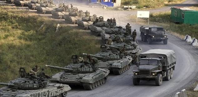 Tanques rusos en Siria luchan contra los terroristas del Estado Islámico.