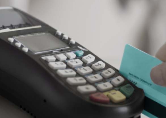 Los turistas extranjeros aumentan los pagos con tarjetas internacionales más del 11%