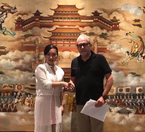 Kurt Grötsch, junto a la Sra. Wan Shan, responsable del festival de jóvenes directores de cortometrajes.