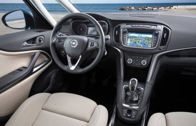 Opel facilita mantenerse conectado con “manos libres” con todos los sistemas de telefonía