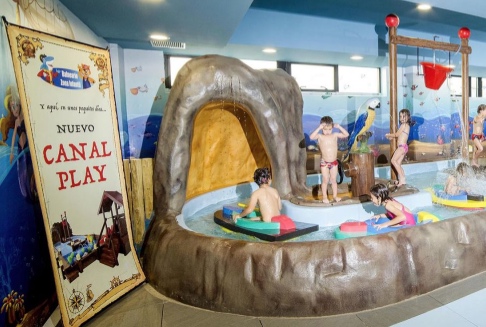 La nueva zona kids del Balneario es un espacio acuático y lúdico, especial para niños de 0 a 5 años y totalmente adaptado a sus necesidades.