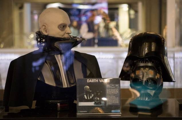 Telefónica apadrina una exposición con piezas originales de Star Wars