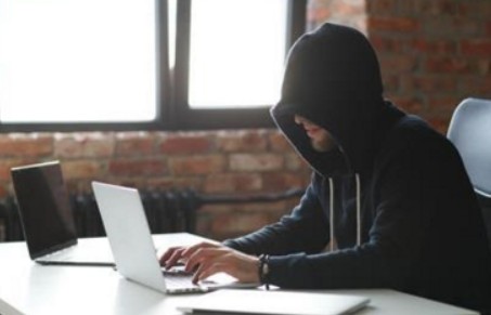 ¿Quién es responsable de proteger la información de los consumidores?