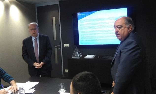 Miguel Ángel García (izq.) y Rafael Ciruelos durante la presentación del informe sobre perspectivas financieras.
