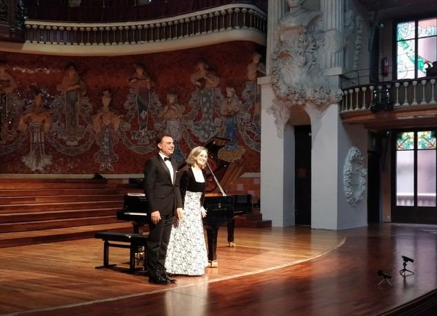 Los concertistas Carles & Sofia reciben la Cruz Europea de Oro