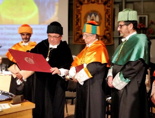 De Izquierda a derecha: el rector de la UMU José Orihuela, Tomás Fuertes, presidente Grupo Fuertes y el profesor y padrino, Juan Monreal.