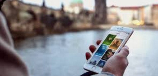 En Semana Santa, seis de cada diez españoles eligen el smartphone como guía turístico