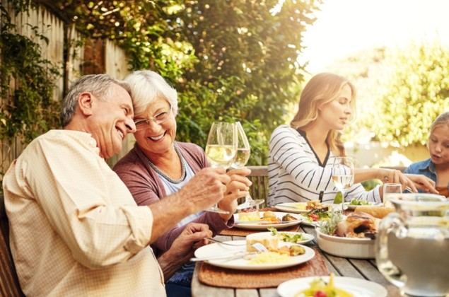El consumo de dos copas de vino al día reduce enfermedades cardiovasculares y el Alzheimer