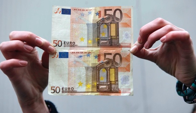 ¿Qué probabilidades tengo de acabar con un billete falso en la cartera?