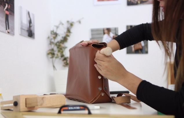 Bolsos de piel para empoderar a mujeres en riesgo de exclusión laboral