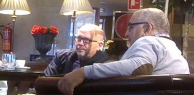 El espía con el abogado proetarra Boye, según una foto publicada por Periodista Digital.