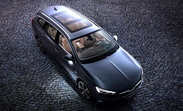 La gama Opel permite una visión panorámica con la opción de techos de cristal