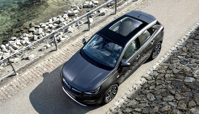La gama Opel permite una visión panorámica con la opción de techos de cristal