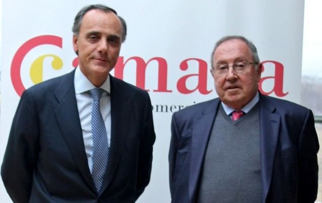 Juan Gandarias y José Luis Bonet durante la firma del acuerdo.