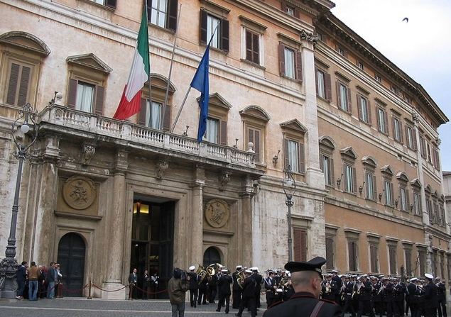 2 de agosto, manifestación ante la sede del Parlamento italiano en Roma