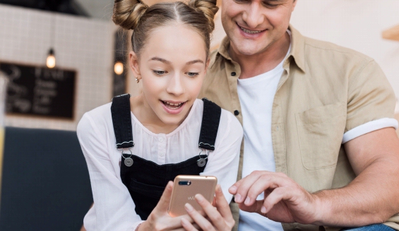 El 46% de españoles considera necesario que los niños tengan móvil para sentirse parte de su grupo de amigos