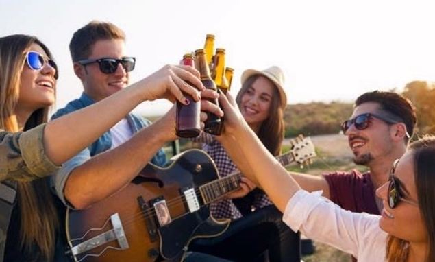 ¿Vino o cerveza? Los españoles prefieren irse de cañas