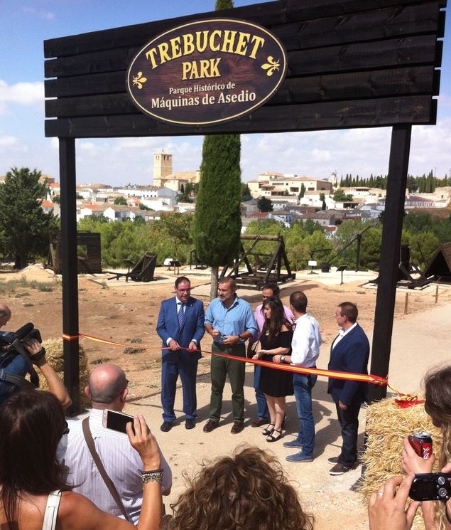 Autoridades, medios de comunicación y promotores en el momento de la inauguración de este novedoso parque. (Foto:  © 2018 El Mundo Financiero)