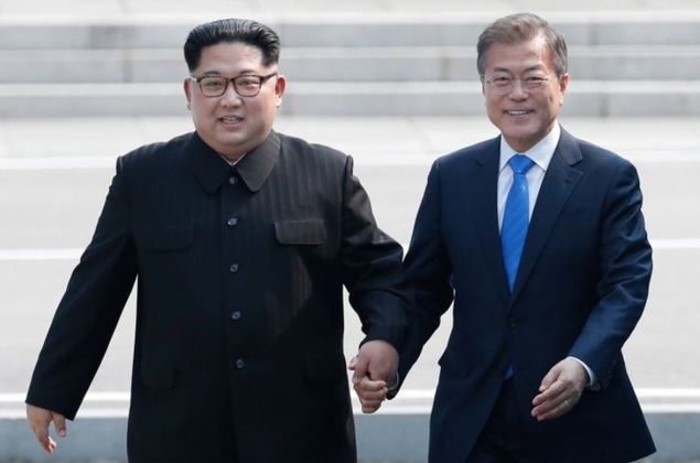 La dos Coreas van ya de la mano. Es indudable que los líderes tanto de Corea del Sur como de Corea del Norte han dado pasos firmes por el entendimiento común y que ambos son dos patriotas que quieren ver prosperar al pueblo coreano.