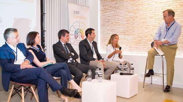 De izquierda a derecha: Angel Blanco, Director de Organización, Procesos y TIC de QuironSalud; Estefanía Lacarte, Head of Communications South Europe de Groupon; Manuel Hevia, Managing Director de VinoSelección; Rodrigo Giménez-Rico, CEO de Oportunista; Mar Aldeguer, Proprietaria y Directora General de Coolook y Alfonso Arbaiza, Director de Federacion eAPyme.