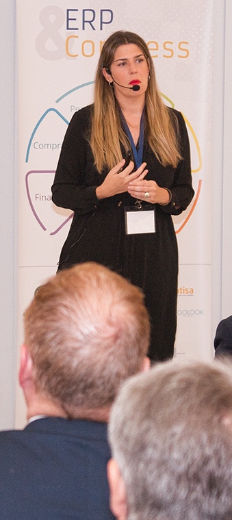 Sara Vega, Directora de Marketing y de RSC de Comess Group, durante su ponencia “Digitalize me: conocer al consumidor para transformar el negocio” en ERP Congress.