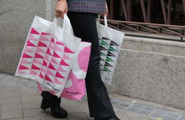 El Corte Inglés tiñe por primera vez su logo de rosa