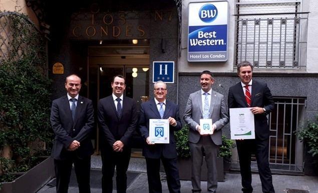 De Ida. a Dcha: Oriol Maresch, Director de Desarrollo y Operaciones de la Cadena Best Western; Carlos Herrera, Director General de SMDos; Jesús Moreno, Propietario del Hotel Los Condes; Neville Graham, Managing Director, International Member Services de la Cadena Best Western y Alejandro García, Director General de IMQ.