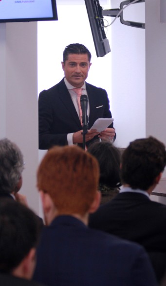 El prestigioso periodista y comunicólogo Alfonso Merlos moderó el evento.. 