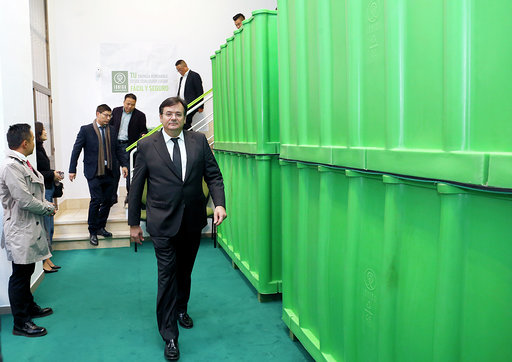 Alberto Santana y Chen Shengli con delegación china desplazada a Madrid.