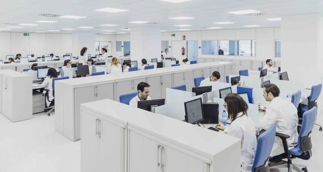 Laboratorios Normon alcanza los 2.000 trabajadores, con un 83% de contratos indefinidos