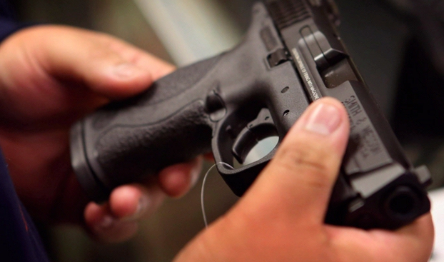 Sobre llevar o tener armas en casa