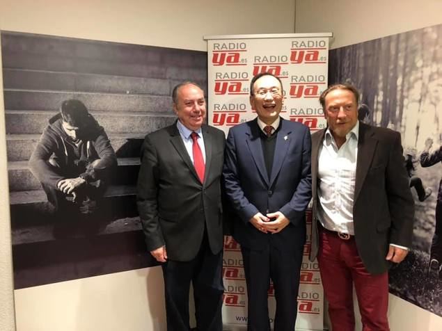 En la foto, José Luis Barceló, Editor-Director de El Mundo Financiero, José María Liu, Embajador de Taiwán, y Javier García Isac, Director de RadioYa.es