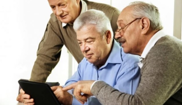 El estrés tecnológico es real en el 40% de los adultos mayores de 65 años