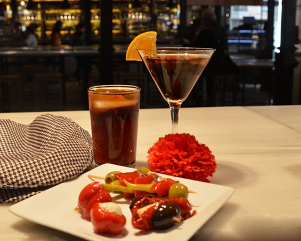 Un vermut y una flor, en el mercado de San Miguel