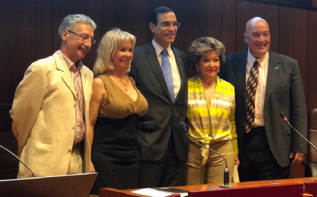 En el centro, José Luis Cordeiro durante la presentación de la candidatura de MIEL en Canarias, en un acto que tuvo lugar en el Aula Magna de la Facultad de Economía de la Universidad de La Laguna.