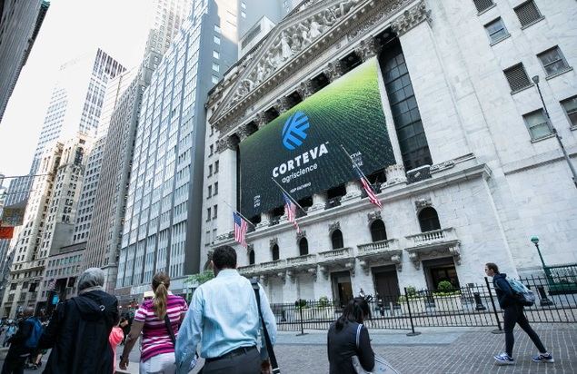 Corteva vive un día histórico con su salida a bolsa en Wall Street