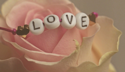 Pulseras personalizadas como regalo: ¿Están desfasadas o siguen siendo originales?