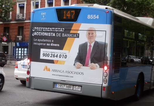 Campaña en autobuses municipales del despacho Arriaga & Asociados.