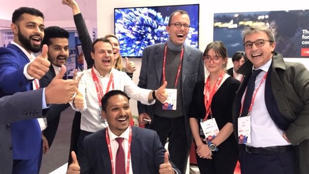 Darío Calorego, CEO de Kaleyra, el primero por la derecha, junto a su equipo, durante la celebración de la adquisición de Hook Mobile, con la que Kaleyra entró en el mercado de EE.UU.