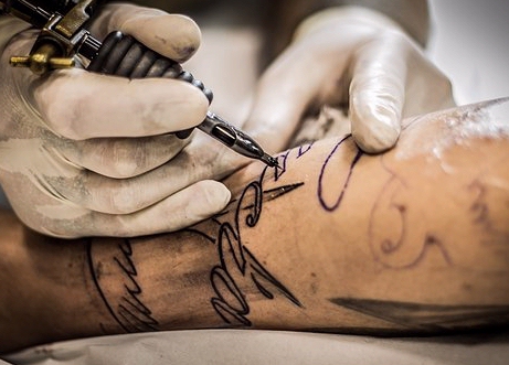 ¿Cuáles son los tipos de letras más utilizados en los tatuajes?