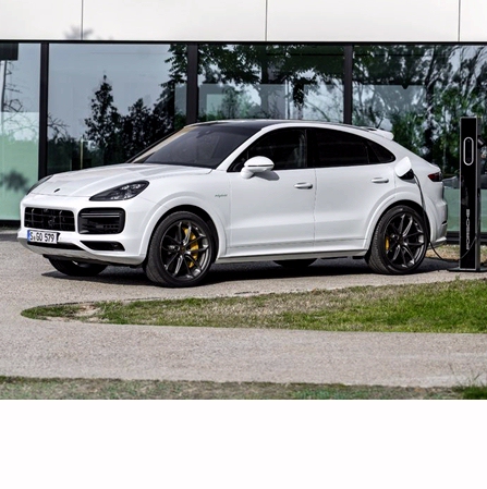 El Porsche Cayenne más potente es un híbrido enchufable con 550 CV con motor de gasolina y 136 CV del motor eléctrico