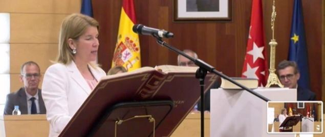 La nueva edil en el momento de la jura como cargo electo. 