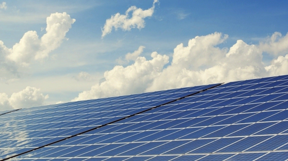 La energía solar crece en 2019 y las empresas actúan en consecuencia