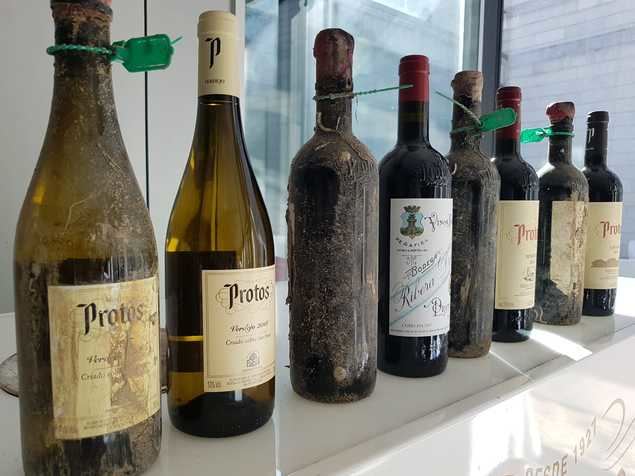 Bodegas Protos cata sus primeros vinos submarinos