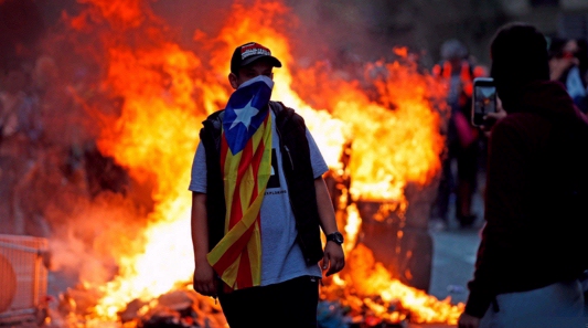 La bandera estelada se ha convertido en un sinónimo de violencia y destrucción.