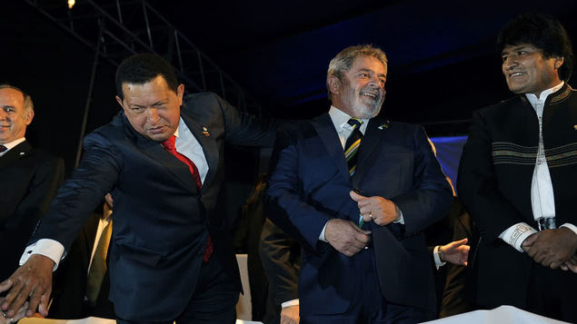 Evo Morales en sus tiempos de amistad con el dictador Hugo Chávez y el encausado presidente de Brasil, Lula da Silva.